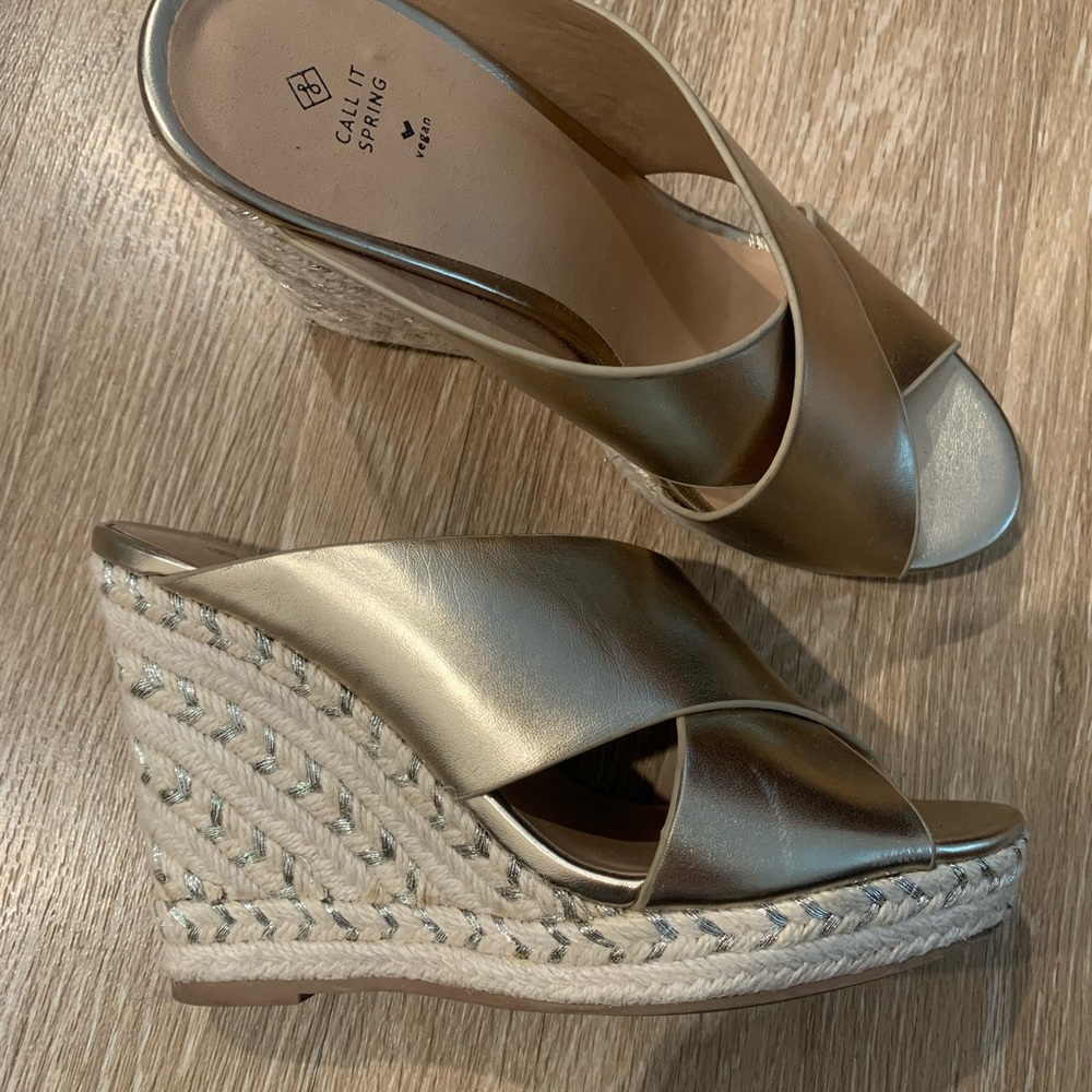 Vegan Leather Gold Wedges 7.5M like new!